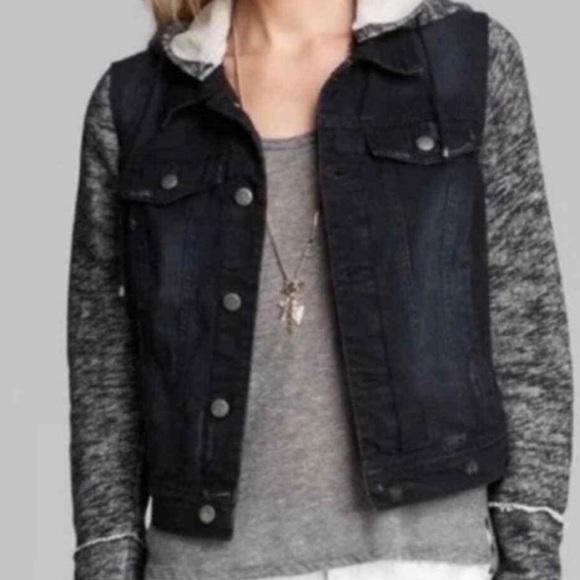 Free people distressed black jean jacket with long sleeve - Picture 1 of 7